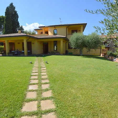 Pretty In With Garden And Private Pool
