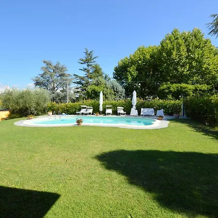 Pretty In With Garden And Private Pool