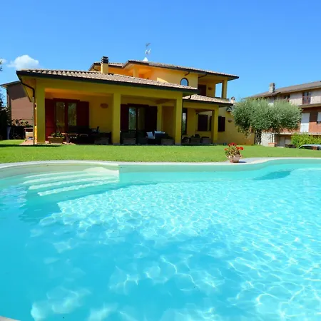 Hotel Pretty In With Garden And Private Pool