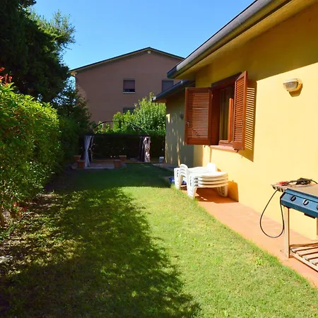 Pretty In With Garden And Private Pool