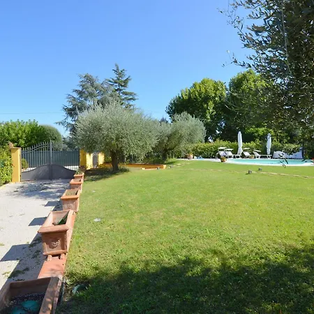 Pretty In With Garden And Private Pool 4*