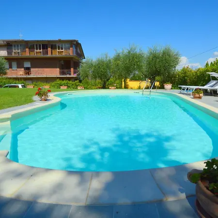 Pretty In With Garden And Private Pool 4*