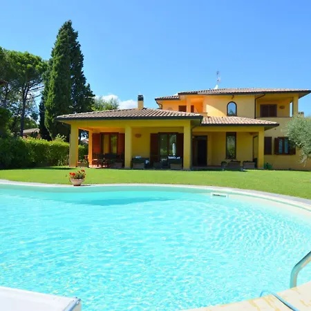 Pretty In With Garden And Private Pool 4*